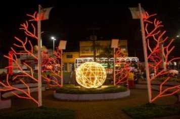 Foto - Movimento Natalino – Papai Noel e Ônibus Iluminado