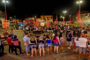 Foto - Movimento Natalino – Papai Noel e Ônibus Iluminado