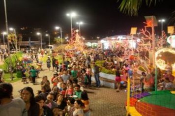 Foto - Movimento Natalino – Papai Noel e Ônibus Iluminado