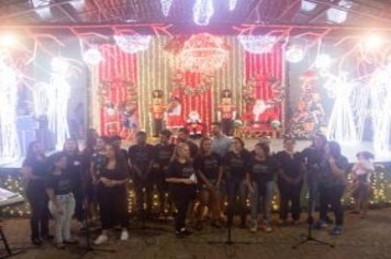 Foto - Movimento Natalino – Papai Noel e Ônibus Iluminado