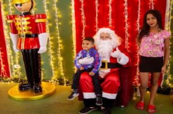 Foto - Movimento Natalino – Papai Noel e Ônibus Iluminado