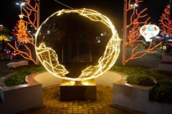 Foto - Movimento Natalino – Papai Noel e Ônibus Iluminado