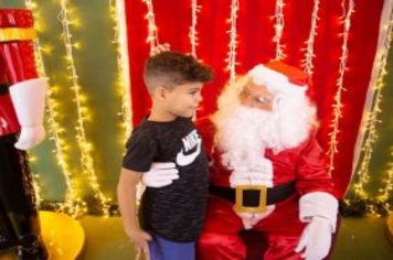 Foto - Movimento Natalino – Papai Noel e Ônibus Iluminado