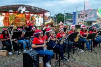 Foto - Movimento Natalino – Papai Noel e Ônibus Iluminado