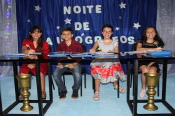 Foto - Noite de Autógrafos com Alunos Escritores