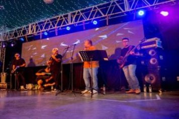 Foto - Espetáculo Disney e Gilberto Faria e banda