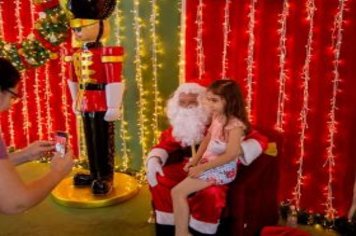 Foto - Movimento Natalino – Papai Noel e Ônibus Iluminado