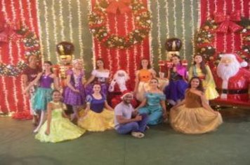 Foto - Movimento Natalino – Papai Noel e Ônibus Iluminado