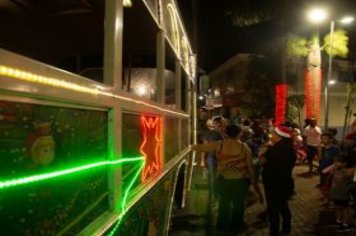 Foto - Movimento Natalino – Papai Noel e Ônibus Iluminado