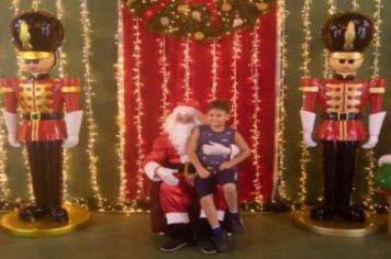 Foto - Movimento Natalino – Papai Noel e Ônibus Iluminado