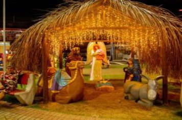 Foto - Movimento Natalino – Papai Noel e Ônibus Iluminado