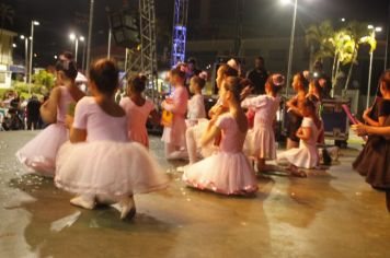 Foto - Cajati comemora o Dia Internacional da Dança apresentando um espetáculo na Praça da Bíblia