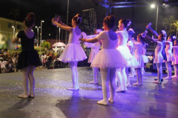 Foto - Cajati comemora o Dia Internacional da Dança apresentando um espetáculo na Praça da Bíblia