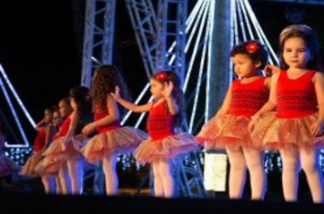 Foto - Espetáculo Disney e Gilberto Faria e banda