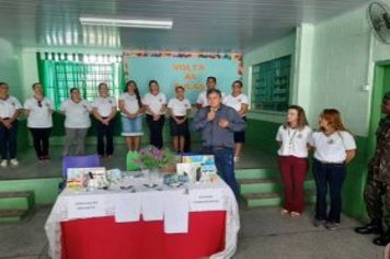 Foto - Entrega dos Kits Escolares