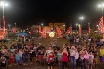Foto - Movimento Natalino – Papai Noel e Ônibus Iluminado