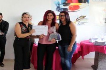 Foto - Formatura do primeiro semestre dos cursos do Fundo Social de Solidariedade de Cajati