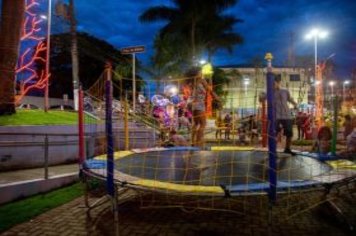 Foto - Movimento Natalino – Papai Noel e Ônibus Iluminado