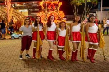 Foto - Movimento Natalino – Papai Noel e Ônibus Iluminado