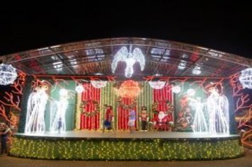 Foto - Movimento Natalino – Papai Noel e Ônibus Iluminado