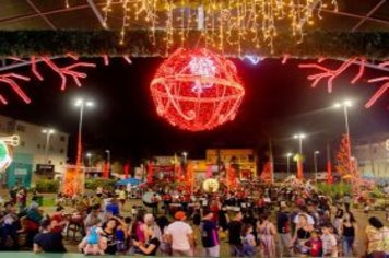 Foto - Movimento Natalino – Papai Noel e Ônibus Iluminado