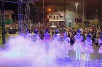 Foto - Cajati comemora o Dia Internacional da Dança apresentando um espetáculo na Praça da Bíblia