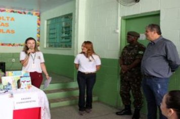 Foto - Entrega dos Kits Escolares