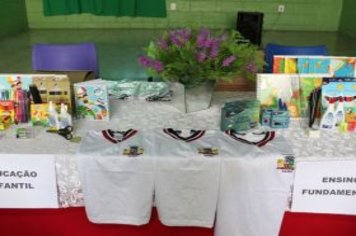 Foto - Entrega dos Kits Escolares