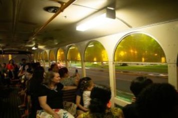 Foto - Movimento Natalino – Papai Noel e Ônibus Iluminado