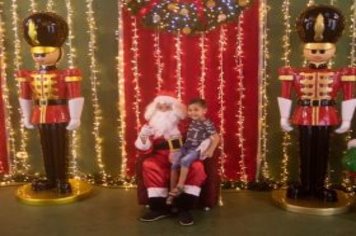 Foto - Movimento Natalino – Papai Noel e Ônibus Iluminado