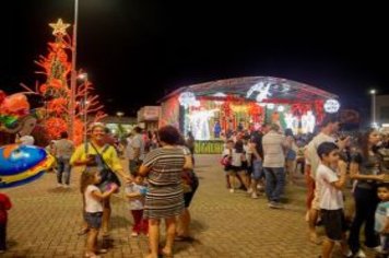 Foto - Movimento Natalino – Papai Noel e Ônibus Iluminado