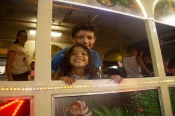 Foto - Movimento Natalino – Papai Noel e Ônibus Iluminado