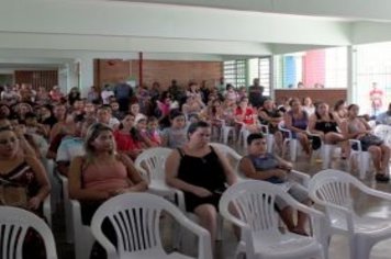 Foto - Entrega dos Kits Escolares