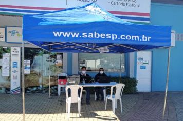 Unidade Móvel da Sabesp realiza atendimento na Praça da Bíblia em Cajati