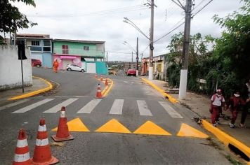 Prefeitura de Cajati está realizando a revitalização na sinalização de trânsito na Vila Antunes