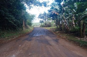 Serviços Municipais está realizando manutenções nas estradas da Vila Andreia, bairro Joelho e Vila Paraíso