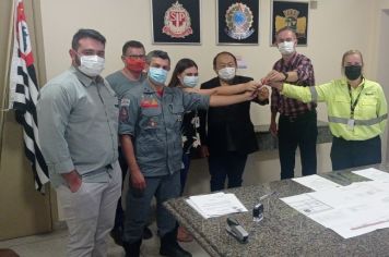 Prefeito Koga assina parceria com Mosaic Fertilizantes que cede o direito de uso do Colina Tênis Clube para a implantação de Corpo de Bombeiros em Cajati