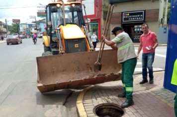 Prefeitura de Cajati está realizando a limpeza em várias caixas de bueiros do município