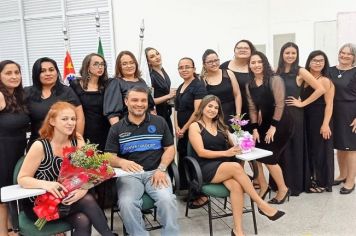 Formandos de Matemática e Pedagogia da UNIVESP comemoram a conquista com noite de fotos em Cajati