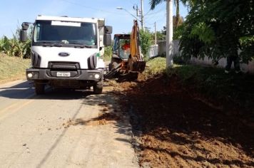 Serviços Municipais realiza limpeza e manutenção do bairro no Pouso Alto