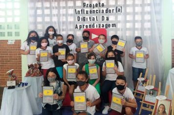 Alunos do Projeto Influenciador Digital da Aprendizagem recebem certificados em Cajati