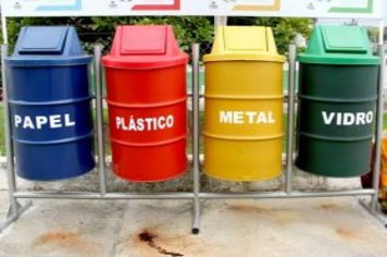 Prefeitura solicita que apenas materiais recicláveis sejam colocados nos tambores da coleta seletiva