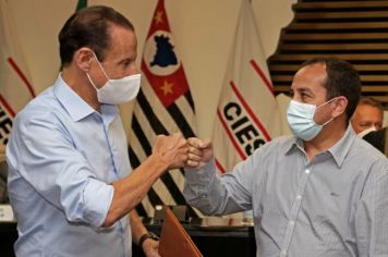 Prefeito de Cajati renova convênio com o Sesi-SP 