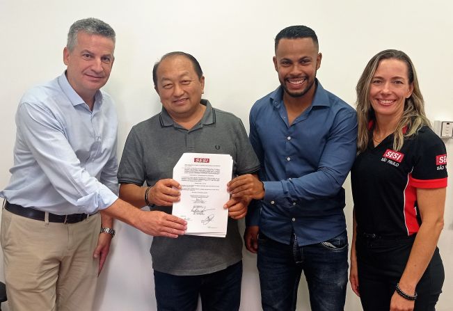   Prefeito Koga assina a liberação do Programa Atletas do Futuro 