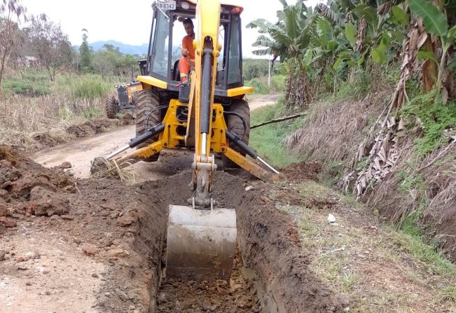 Serviços Municipais realiza melhorias e limpezas nas estradas do Barro Branco