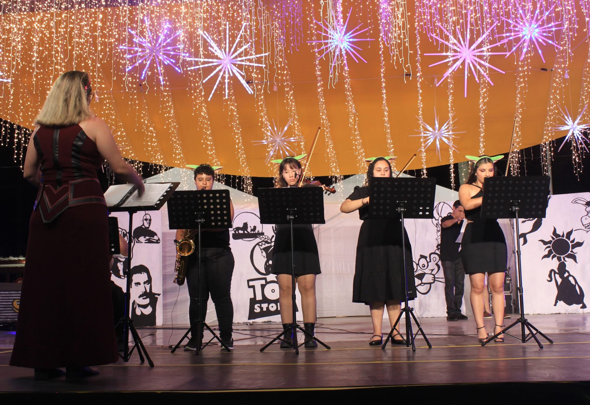 PREFEITURA REALIZA ABERTURA DO NATAL ENCANTADO 