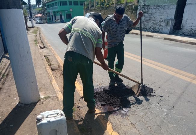Prefeitura de Cajati realiza a operação tapa buraco no município