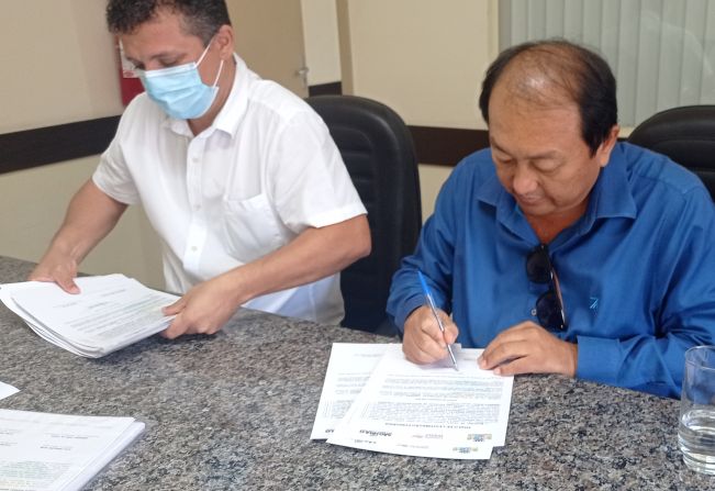 Prefeito Koga assina 166 títulos de propriedades de Cajati