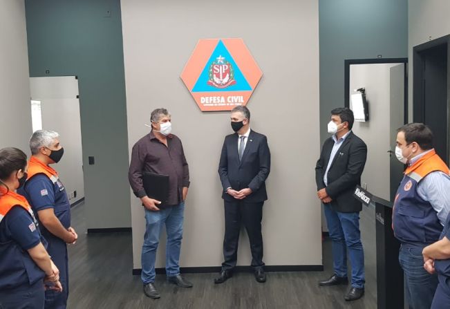 Prefeito assina convênio com a Coordenadoria Estadual de Proteção e Defesa Civil para obra em Cajati