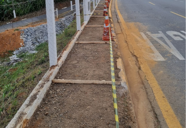Prefeitura de Cajati começa a construção da calçada no Bico do Pato